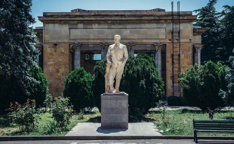 Öffentliche Empörung über die Forderung des polnischen Botschafters nach Schließung des Stalin-Museums