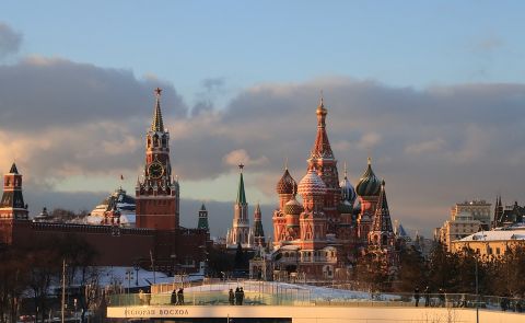 Warning from Moscow: Yerevan Cannot Sit on Two Chairs at the Same Time