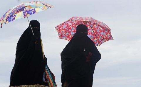 Kreml-Sprecher ruft dazu auf, den Vorrang von Sicherheitsbedürfnissen gegenüber Niqab-Traditionen zu respektieren