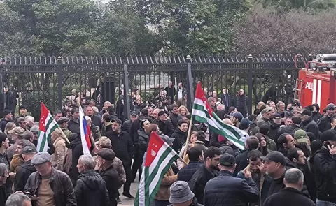 Clashes Erupt in Separatist Abkhazia Over Russian Investment Agreement