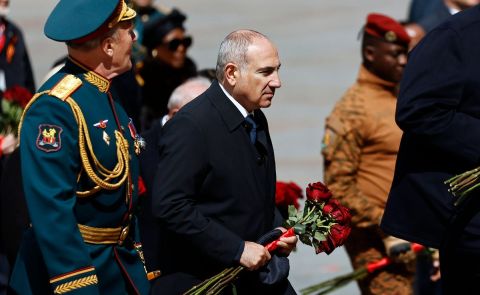 Armenische Amtsträger nehmen an Feiern zum „Europatag“ und „Siegestag“ teil