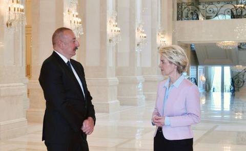 Ursula von der Leyen trifft Ilham Alijew in Baku