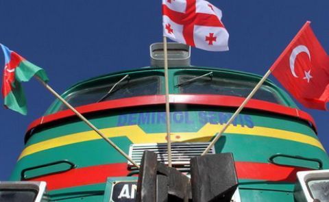 Ab Juni Personenverkehr auf der Bahnstrecke Baku-Tiflis-Kars